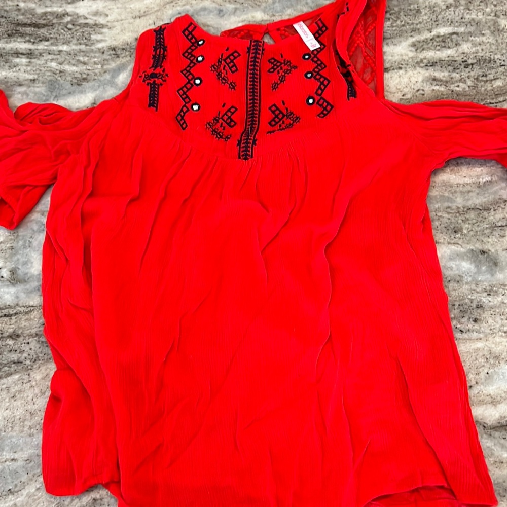 Size L red tee shirt